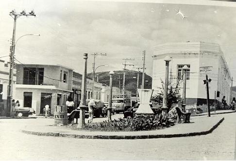 Praça dos Caixeiros Viajantes em Jequié fotografada na década de 1970 (autor desconhecido)